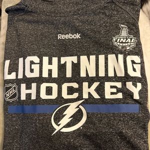 Tampa Bay Lightning Hockey hat Men’s Tshirt Large